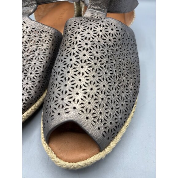 Gentle Souls Kenneth Cole Womens‎ Sandals 9 Peep Toe Metallic Leather Wedge Luci - Picture 3 of 9